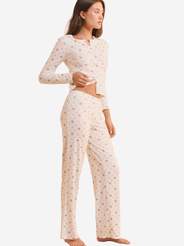 Pantaloncini da pigiama 'Bayaline' di ETAM in beige