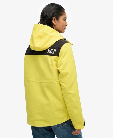 Superdry Tussenjas in Geel