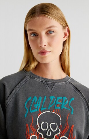 Sweat-shirt 'Flame Skull' Scalpers en gris