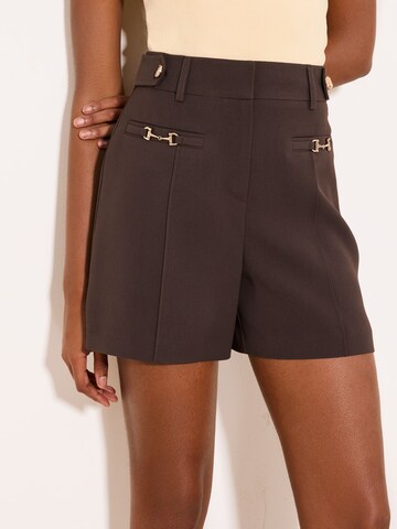 Lipsy Regular Shorts in Braun
