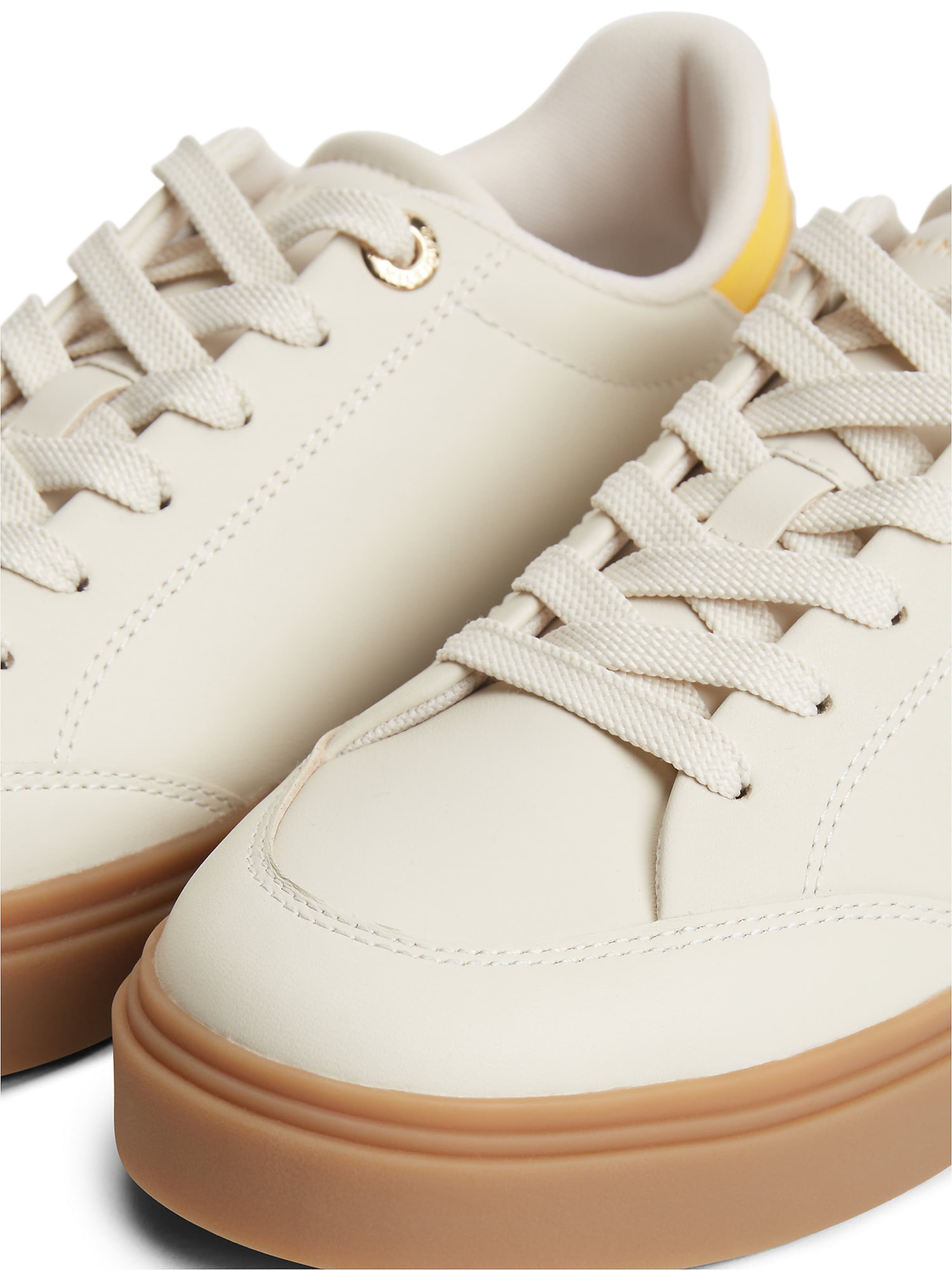 TOMMY HILFIGER Sneaker in Beige