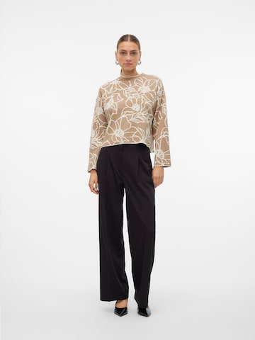 VERO MODA Svetr 'NEW FLORA' – hnědá
