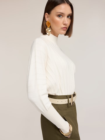 MOTIVI Sweater in White