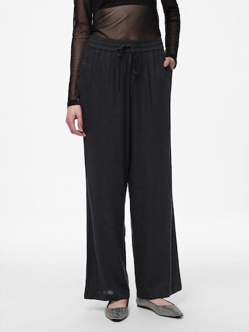 Wide leg Pantaloni 'PCPia' di PIECES in nero: frontale