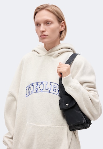 Karo Kauer - Sudadera 'KKLBL' en gris