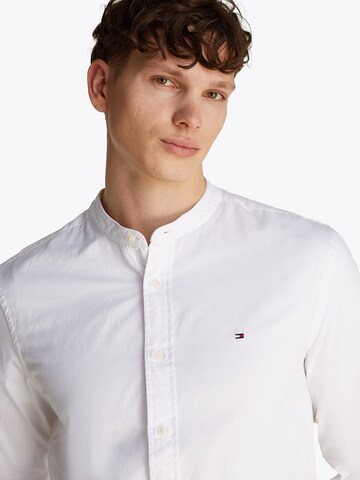 Coupe regular Chemise 'FLEX' TOMMY HILFIGER en blanc