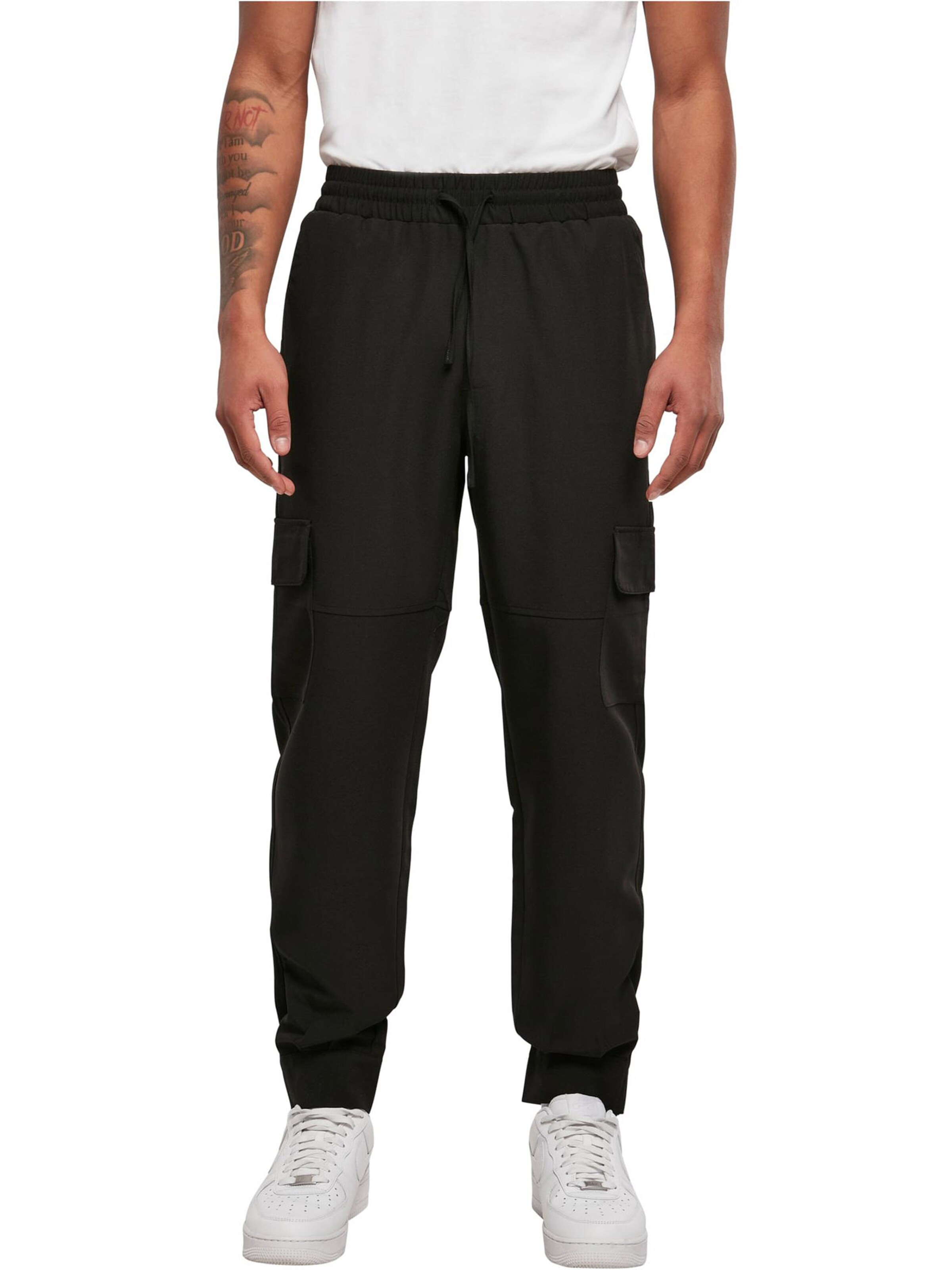 Urban Classics Tapered Cargo trousers in Black: front