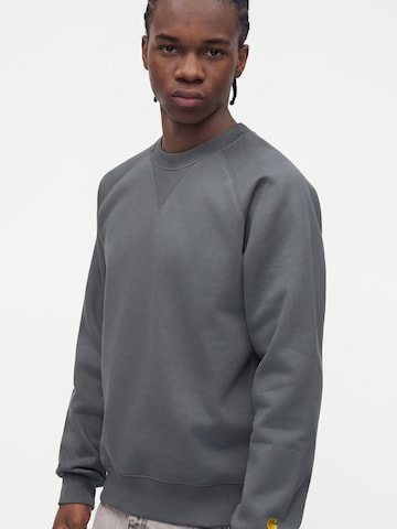 Carhartt WIP - Sudadera 'Chase' en gris
