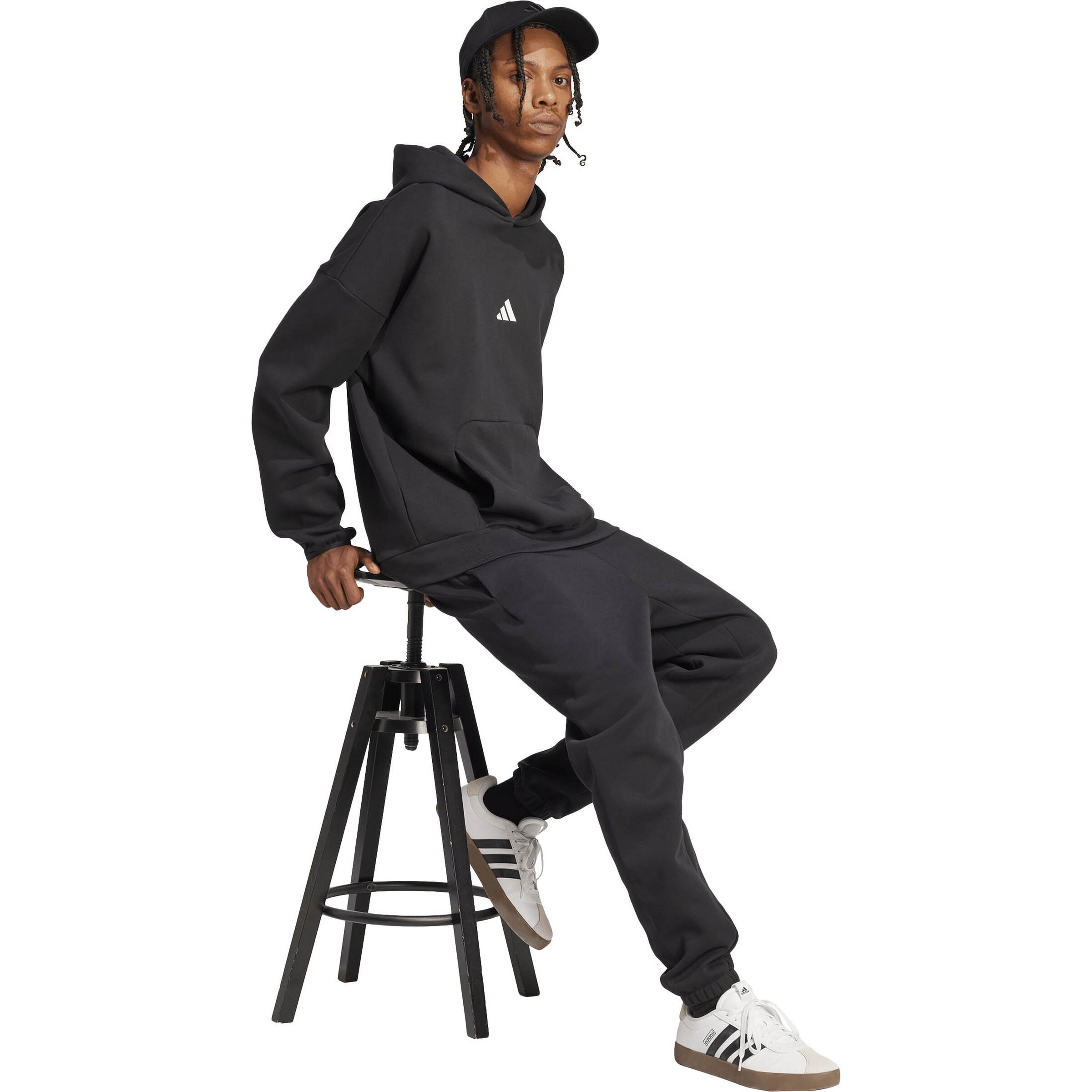 ADIDAS SPORTSWEAR Tapered Παντελόνι φόρμας σε μαύρο