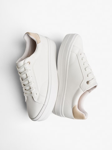 Bershka Nizke superge | bela barva