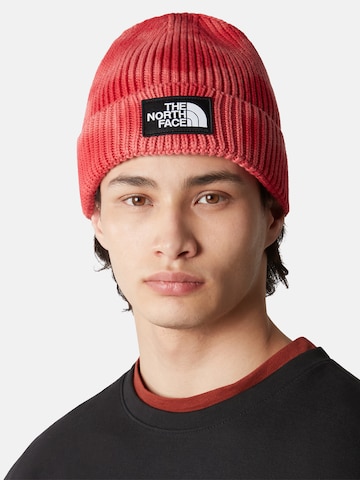 THE NORTH FACE Beanie in Red: front