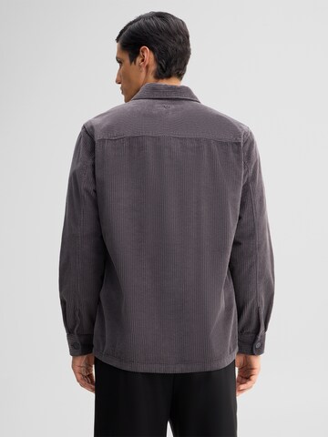 Coupe regular Chemise STRELLSON en gris