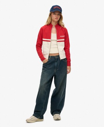 Veste de survêtement 'Athletic Essentials' Superdry & Co en rouge : devant
