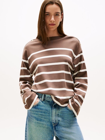 T-shirt TOMMY HILFIGER en marron : devant