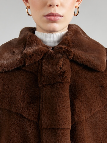 GUESS by Marciano Prechodná bunda 'MAYA' - Hnedá