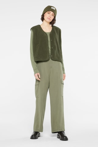 SENSES.THE LABEL Knitted Vest in Green: front