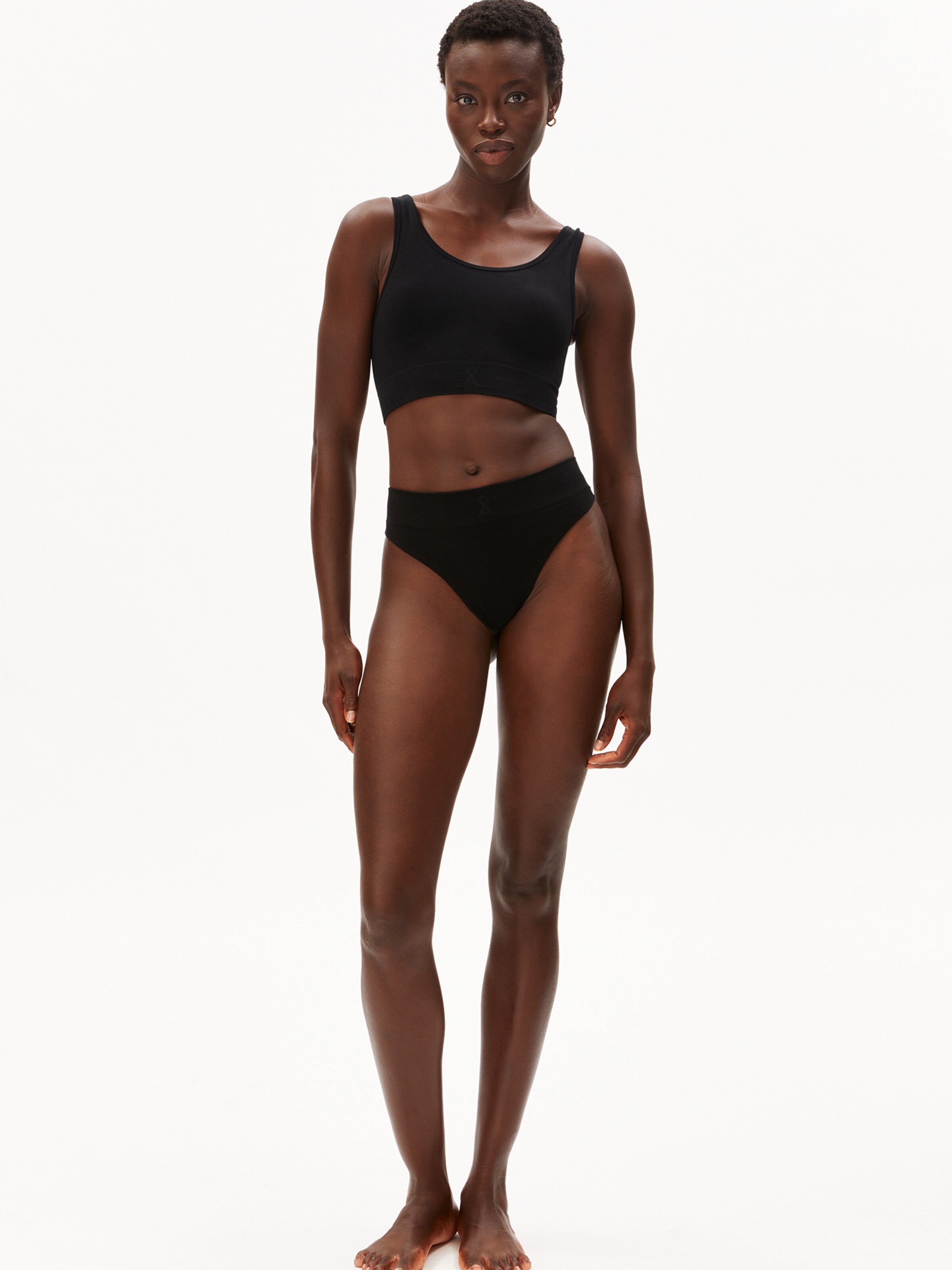 ARMEDANGELS String in Schwarz: Vorderseite