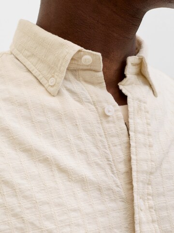 Jack & Jones Plus Regular fit Skjorta 'JPRBLUHARVEY' i beige