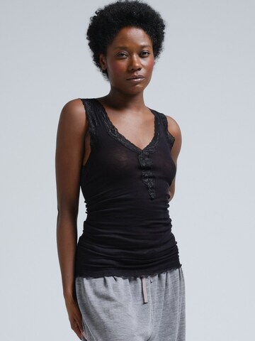 Seamless Basic Top ' Lacey ' in Black: front