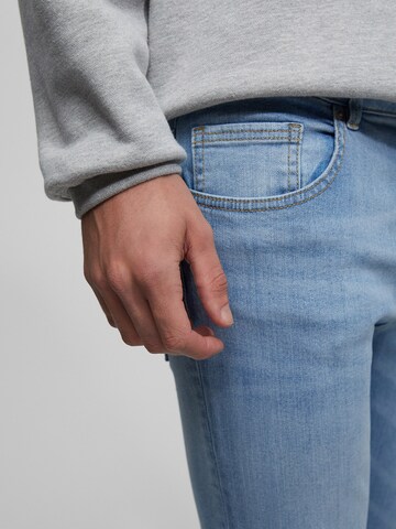 Pull&Bear regular Jeans i blå