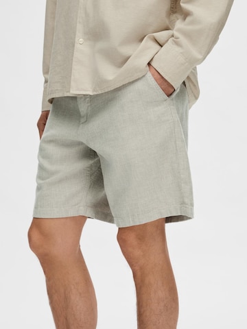SELECTED HOMME Regular Shorts 'Brody' in Grau