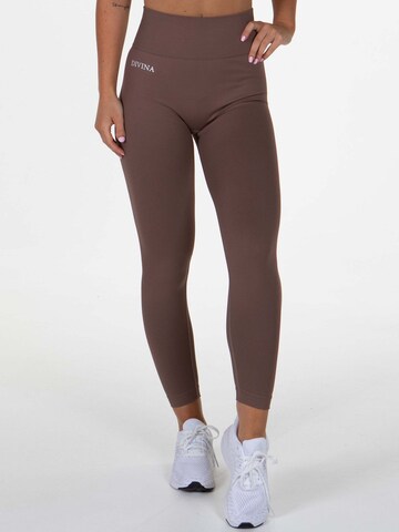 Divina Slimfit Sporthose in Braun: Vorderseite