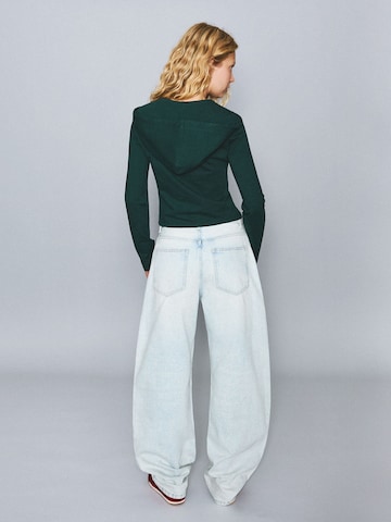 Hanorac de la Bershka pe verde