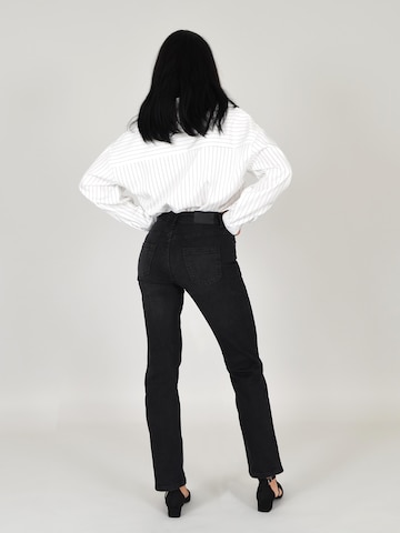 esra Regular Jeans in Grau