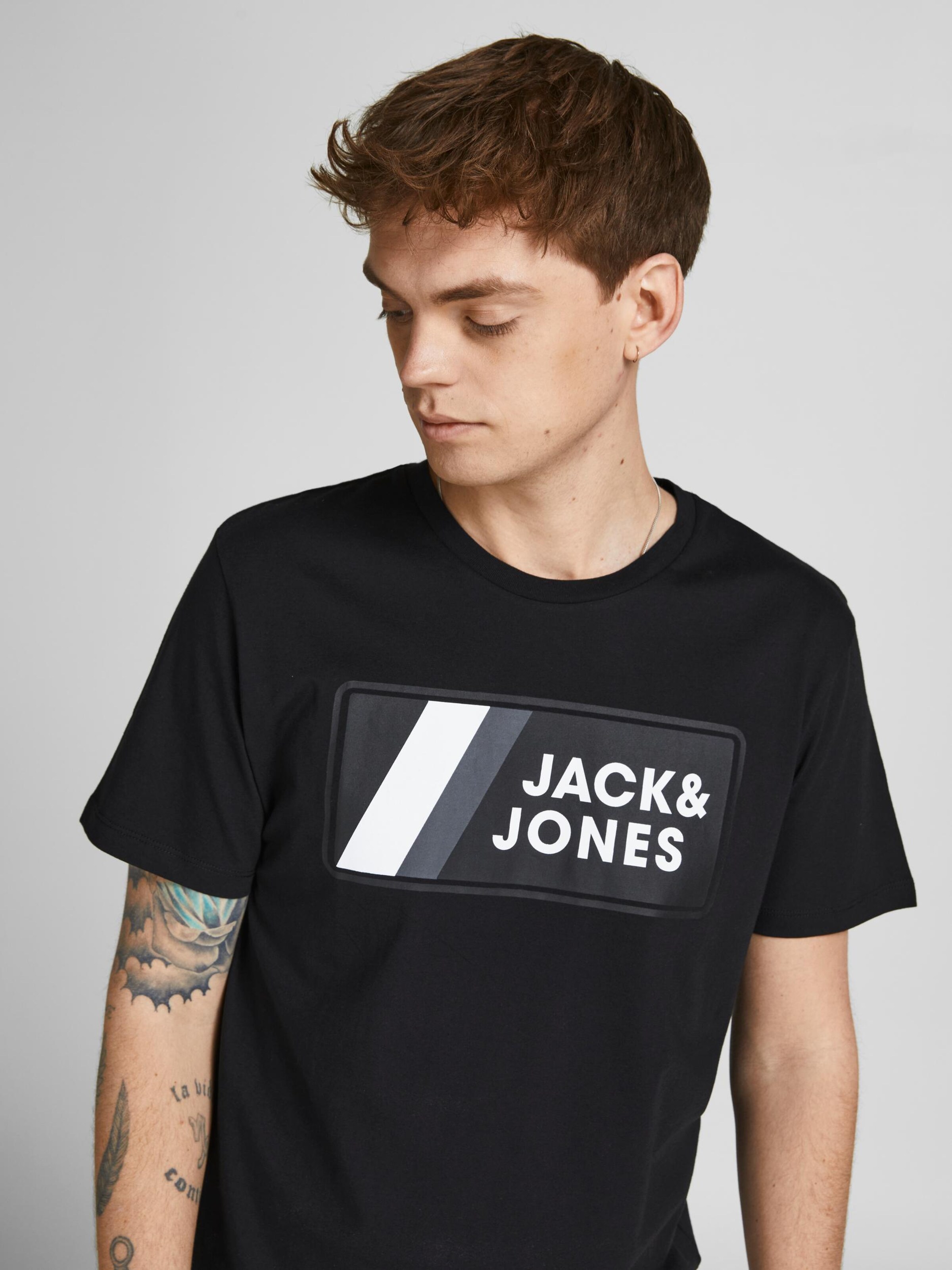Männer Shirts JACK & JONES T-Shirt 'Jake' in Schwarz - JF20616