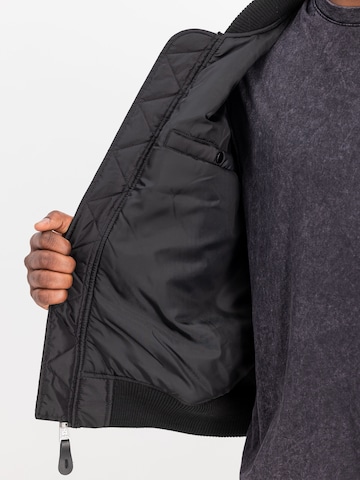 ALPHA INDUSTRIES Between-Season Jacket 'MA-1' in Black