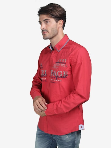 Coupe slim Chemise KOROSHI en rouge : devant