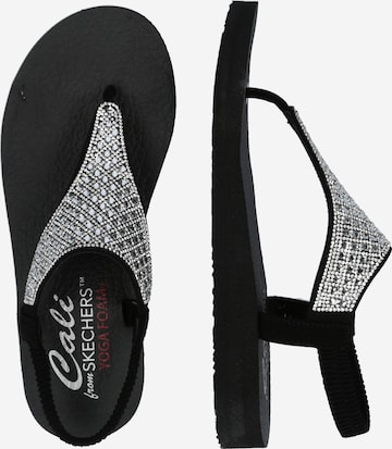 SKECHERS - Sandalias de dedo en negro