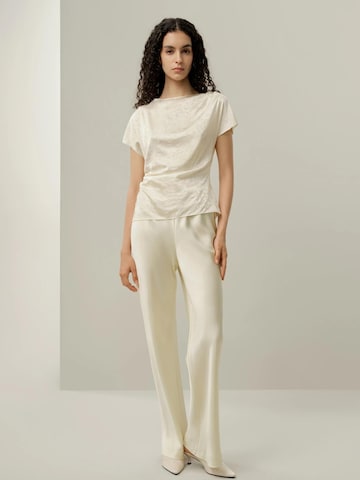 Lilysilk Blouse 'Sakura-Jacquard-Seiden-Top' in Wit