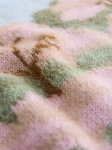 Next Sweater in Mixed colors