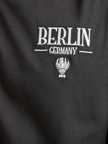 ALPHA INDUSTRIES Póló 'Berlin Candy Bomber' - fekete