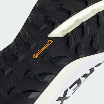 Chaussure de course 'Agravic Sl' ADIDAS TERREX en blanc