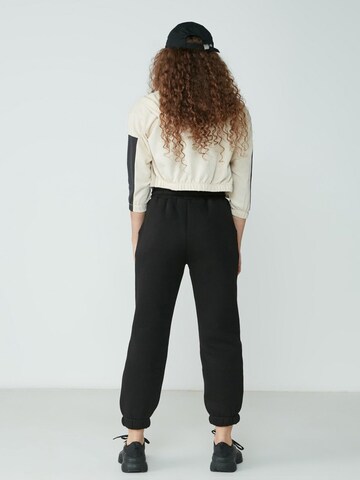 C&City Tapered Hose in Schwarz