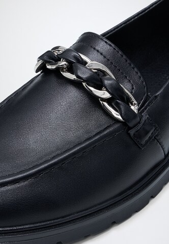 Chaussure basse 'Irma' ABOUT YOU en noir