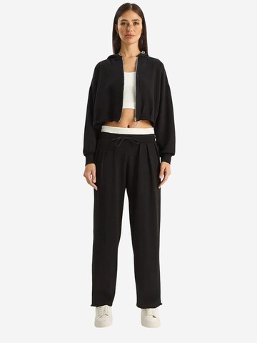 Completo pantalone di Bianco Lucci in nero: frontale