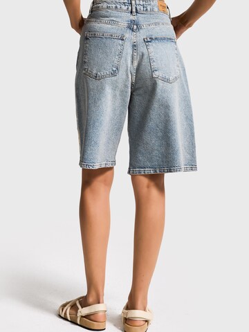 IT'S BASIC Regular Jeans 'BERMUDA DENIM SHORT' in Blauw