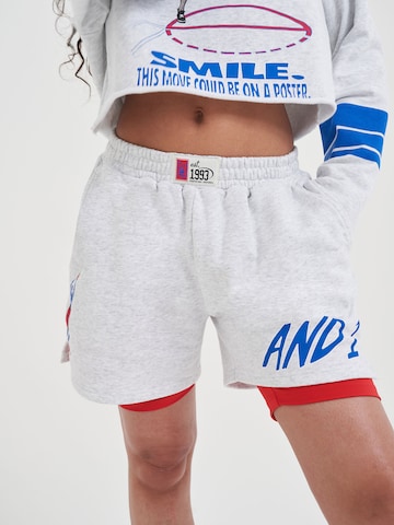 Regular Pantalon AND1 en gris : devant