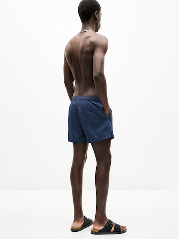 Pull&Bear Badeshorts in Blau