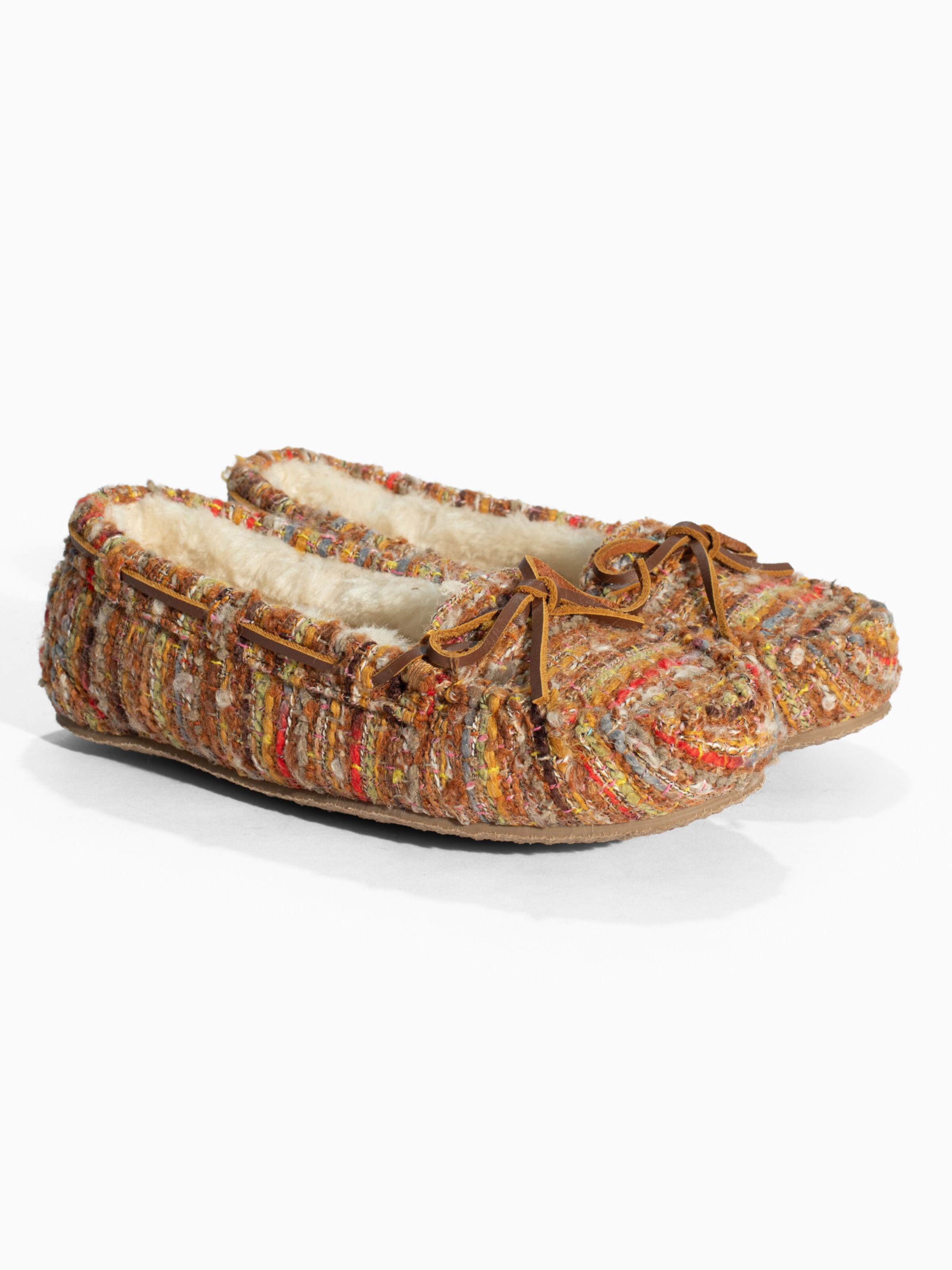 Minnetonka Mocassins 'Cally' in Bruin