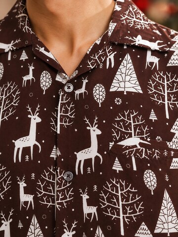 Regular fit Camicia 'Christmas Reindeer Allover' di King Kameha in marrone