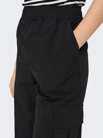 Loosefit Pantaloni cargo 'KARIN' di ONLY in nero