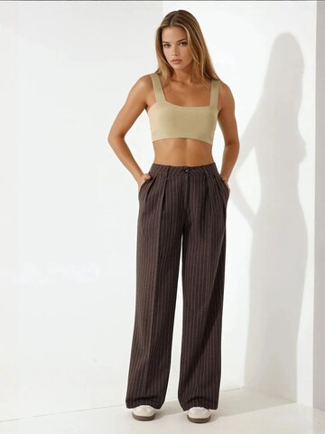 Hiccup Wide Leg Hose in Braun