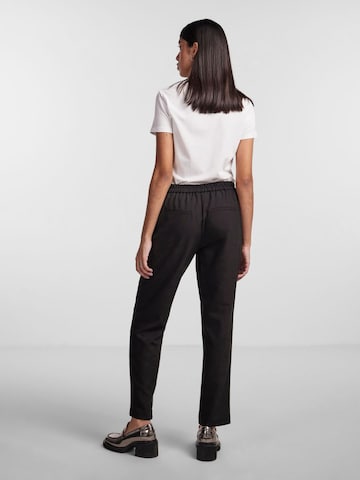 Regular Pantalon 'PCBOSELLA' PIECES en noir