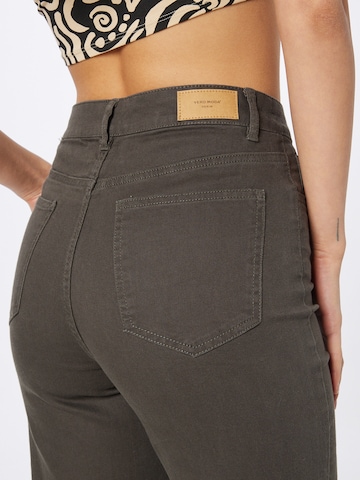VERO MODA Bootcut Jeans 'Hot Kathy' in Grau