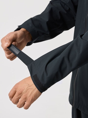 SWEDEMOUNT - Chaqueta funcional 'Abisko' en negro