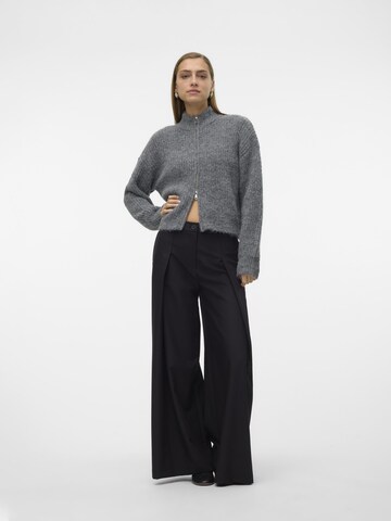 VERO MODA Wide leg Pleat-front trousers 'NOLA' in Black